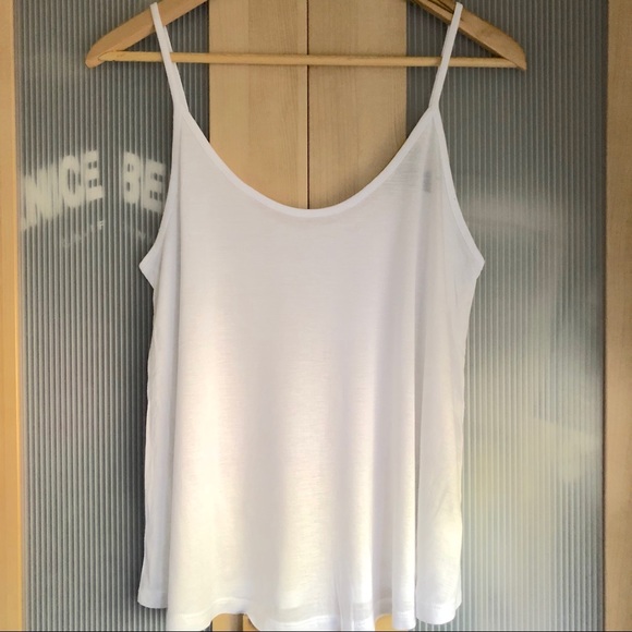 Forever 21 Tops - NWOT Forever 21 Swing Cami in White Forever 21 Tops - NWOT Forever 21 Swing Cami in White
